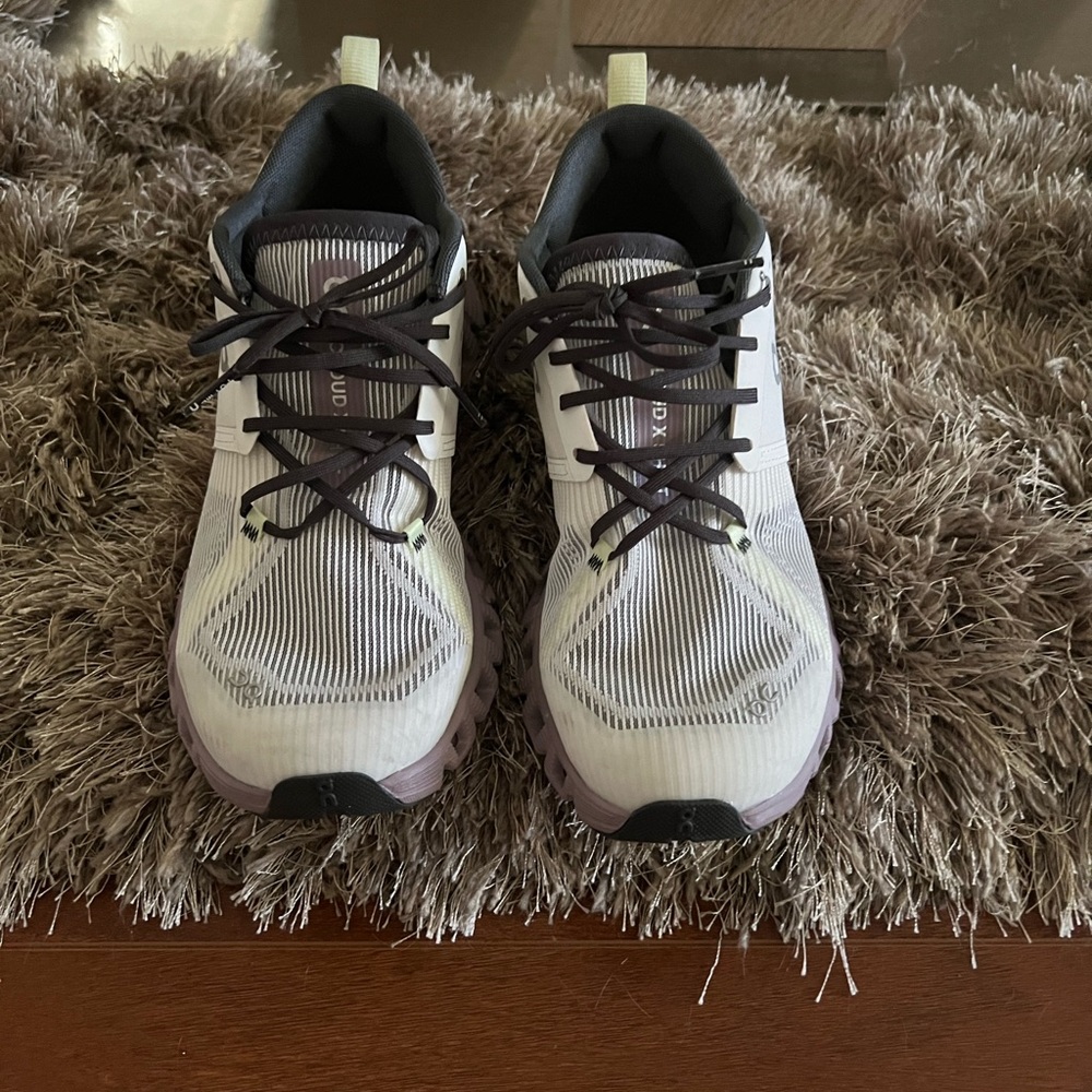 Cloud x 3 shift women shoes size 6.5 in great condition. Only worn a few times